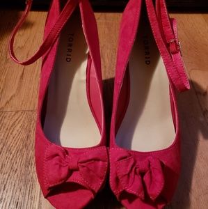 NWT Red Bow wedges